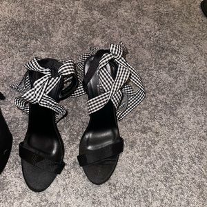 Cute tie up heels !